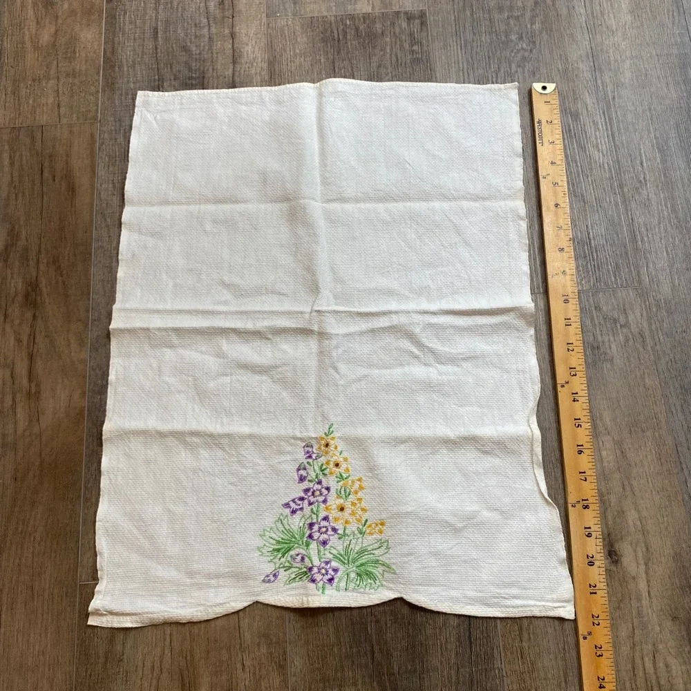 Vintage Hand Embroidered Floral Tea Towels Set of 2 Scalloped Edge Cream